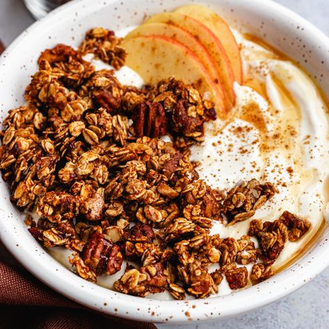 Half Baked Harvest Granola, Healthy Fall Aesthetic, Apple Granola Crisp, Apple Pie Granola Recipe, Baked Apple Granola, Caramel Apple Granola, Purely Elizabeth Granola Recipe, Apples And Granola, Autumn Granola