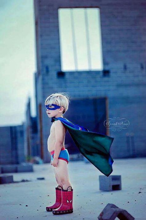 Little boy super hero Boy Photo Shoot, Foto Baby, Foto Tips, Childrens Photography, Jolie Photo, Rubber Boots, Fashion Kids, Dark Knight, Cute Photos