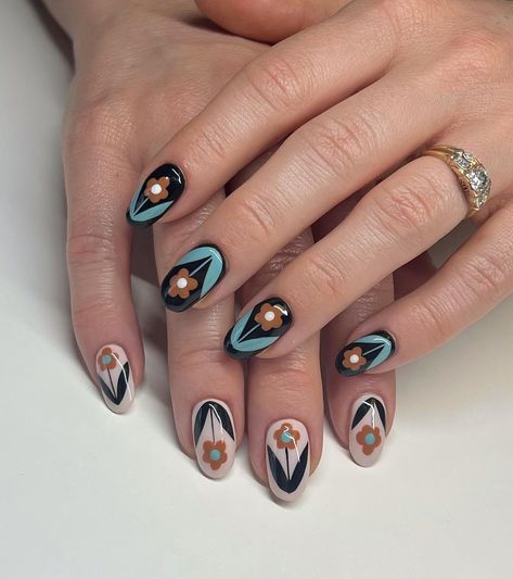 Fall Floral Nail Art, Aura Manicure, Spain Inspired Nails, Hippie Nail Art Boho, Folk Art Nails, Folk Nails, Eclectic Nails, Dainty Nail Art, Disco Ball Nails