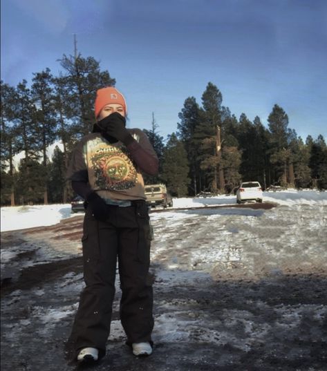 Arizona snowbowl | snow | snowboarding | snowing | burton | arbor | sublime | band t-shirt | snowboarding outfit Baggy Snowboard Outfit, Arizona Snowbowl, Photography Poses Summer, Snowboard Outfit, Sublime Band, Summer Outfits Vacation, Poses Summer, Snow Aesthetic, Vacation Pics