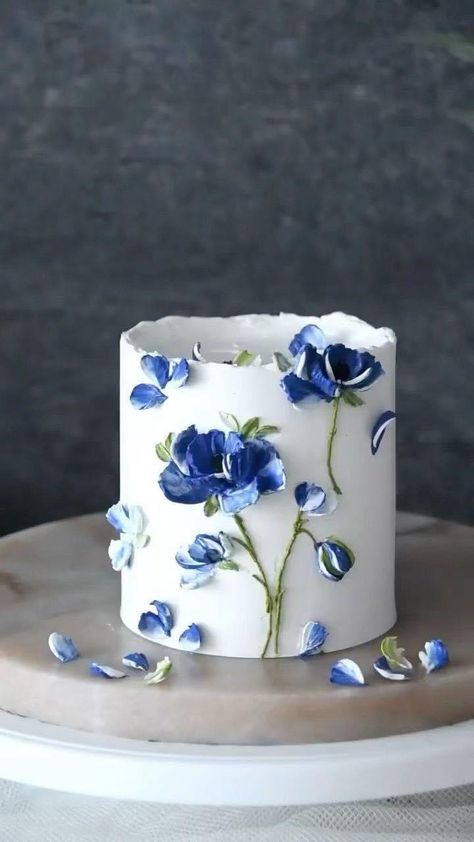 Chantilly Cake Recipe, Royal Blue Cake, Beach Theme Wedding Cakes, Cake Designs For Kids, Beautiful Cake Designs, Homemade Frosting, Buttercream Wedding Cake, Mini Cakes Birthday, 40th Birthday Cakes