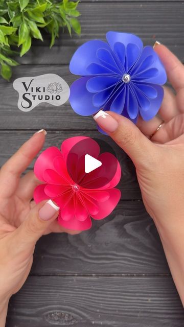 Flowers 3d Paper, How To Make 3d Flowers Paper, 3d Flowers Paper, 3d Paper Flowers Diy, Craft Fair Display Table, 3d Paper Flowers, Fair Display, Craft Fair Displays, Display Table