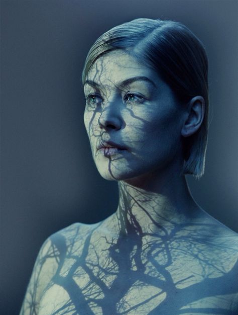 Nadav Kander - projection Nadav Kander, Projector Photography, Photo Star, Rosamund Pike, Photo Awards, Gone Girl, Joan Crawford, National Portrait Gallery, New Poster