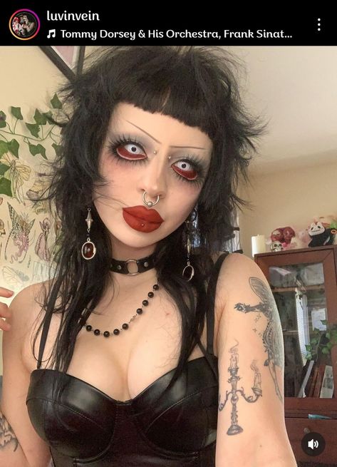 Eyeless Makeup, Makeup Ideas Emo, Alternative Eye Makeup, Easy Diy Halloween Costumes, Vampire Bride, Funky Makeup, Zombie Monster, Rave Makeup, Horror Makeup