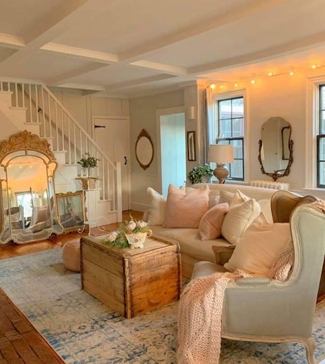 Cottage Living Room Aesthetic, Cottage Core Couch, Cottage Core Living Room Aesthetic, Vintage Cottage Interiors, Modern Cottage Core, Cottage Core Living Room, Feminine Cottage, Pastel Living Room, English Aesthetic