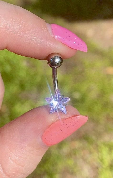 Anime Belly Button Piercing, Star Belly Button Ring, Belly Button Bars, Pink Belly Ring, Star Belly Piercing, Star Belly Button Piercing, Navel Piercing Outfit, Pink Belly Button Piercing, Belly Button Piercing Aesthetic