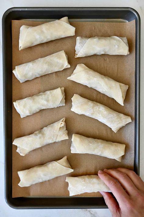 Crispy Baked Chicken Spring Rolls Chicken Spring Rolls, Garlic And Ginger, Spring Roll Recipe, Crispy Baked Chicken, Quick And Easy Appetizers, Ground Chicken, Spring Rolls, Baked Chicken, Cheeseburger