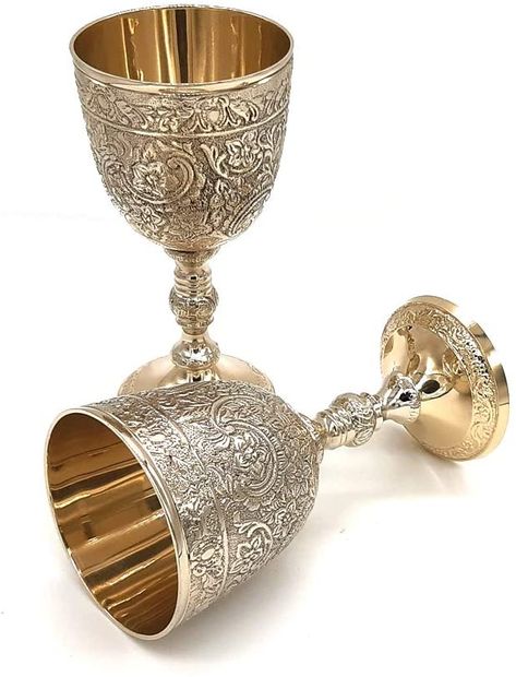 Gold Wine Glasses, Game Of Thrones Theme, Vintage Wine Glass, Communion Cups, Bride Game, Medieval Decor, Gothic Themes, Viking Drinking Horn, Queen Birthday