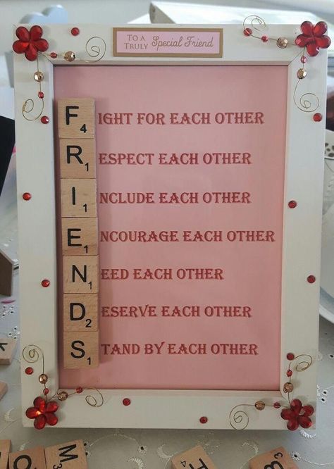 Scrabble Frame, Diy Best Friend Gifts, Anniversaire Diy, Scrabble Art, Handmade Gifts For Friends, Presents For Best Friends, Friends Diy, Diy Gifts For Friends, Diy Presents