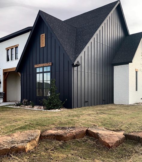 White Brick Black Board And Batten, White Brick Black Siding Exterior, White Brick And Black Exterior, Black Siding With White Brick, White Brick With Black Siding, Contrast House Exterior, Black Siding And Brick, Black White Wood Exterior, Black Garage White House