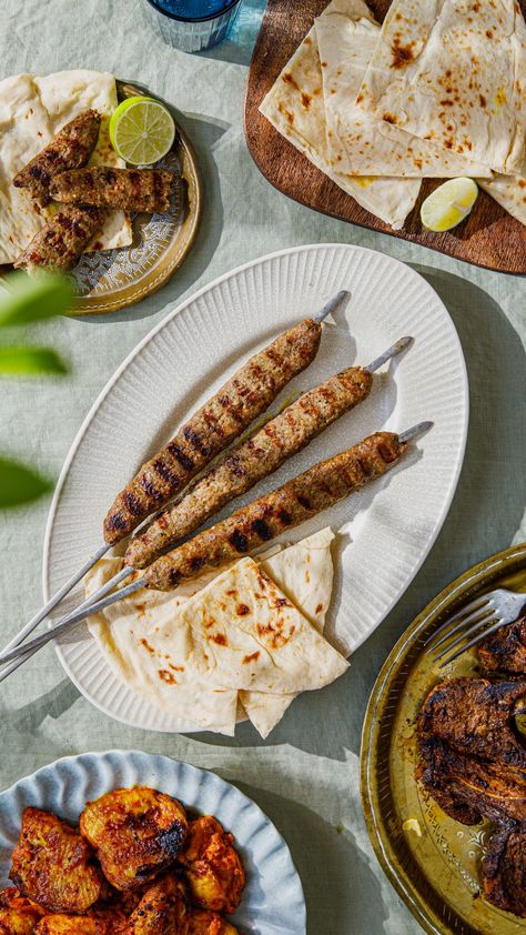 photo of Sheekh Kababs on a white oval platter surrounded by naan and chicken tikka pieces Barbecue Photography Food Styling, Shawarma Photography, Restaurant Ambience, Lifestyle Food Photography, Jack Spicer, Burger Photography, Chicken And Chips, Burger Menu, Egyptian Food