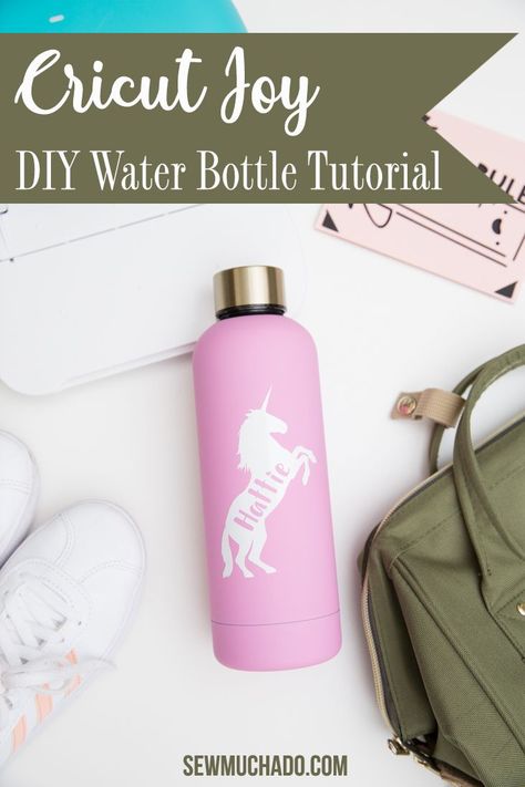 Cricut Joy DIY Water Bottle // Create a personalized water bottle with permanent vinyl and the Cricut Joy in no time! Such a great DIY personalized gift idea!#sewmuchado #cricut #cricutmade Water Bottle Name Vinyl, Cricut Hydroflask Ideas, Water Bottle Design Cricut, Cricut Water Bottle Vinyl Decals, Name On Water Bottle, Water Bottle Diy, Back To School Projects, Water Bottle Decals Vinyls, Bottle Designs