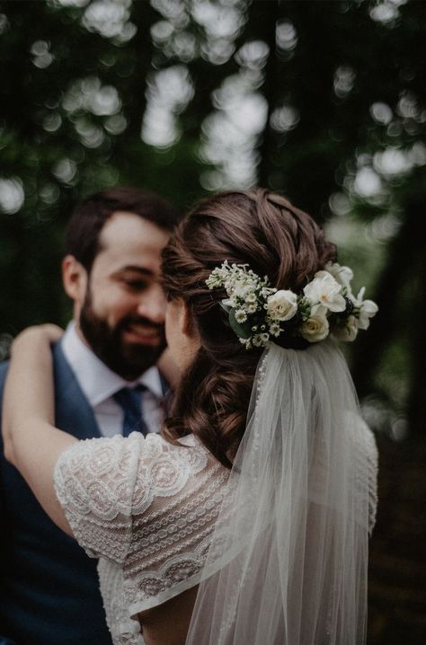 Bridal Flower Crown With Veil, White Rose Flower Crown, Spring Wedding Flower, Vintage Flower Crown, Flower Crown White, Flower Crown Veil, Rustic Spring Wedding, Wedding Flower Crown, Crown Ideas