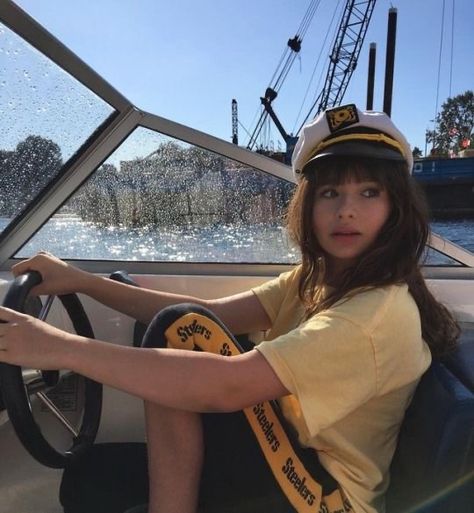 Malina Weissman Aesthetic, Malian Weissman, Malina Weisman, Malina Weissman, Chase Hudson, Float Your Boat, Unfortunate Events, A Series Of Unfortunate Events, Cute Poses