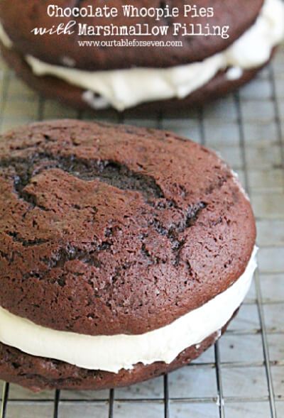 Cake Mix Whoopie Pies, Whoopee Pie, Whoopie Pie Filling, Marshmallow Filling, Whoopie Pie Recipe, Chocolate Whoopie Pies, Marshmallow Frosting, Whoopie Pie, Mince Pie