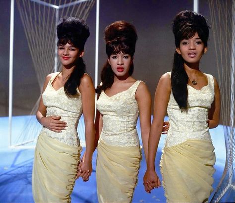 The Ronettes, 1960s. Singing Groups, Ronnie Spector, 60s Girl, The Ronettes, American Bandstand, Three Women, Vintage Black Glamour, Swinging Sixties, Female Musicians