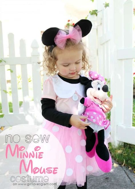 Easy DIY no sew Minnie Mouse costume with full instructions that is sure to please any Disney fan! Costume Halloween Famille, Minnie Mouse Costume Diy, Minnie Costume, Sew Halloween Costume, Ninja Turtle Costume, Mouse Halloween, Turtle Costumes, Minnie Mouse Costume, Halloween Memes