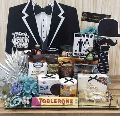 Groom Hamper Ideas, Engagement Hamper Ideas For Groom, Hampers Ideas, Hamper Ideas, Trousseau Packing, Wedding Gift Pack, Creative Wedding Gifts, Bridal Gift Wrapping Ideas, Packing Ideas