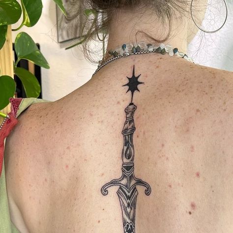 Fae on Instagram: "sick ass spine dagger  #pdxtattoo #pdx #portlandtattoo #portlandtattooartist #tattoo #tattoos #flashtattoo #blackwork #blackworktattoo #blkttt #pnwtattoo #pnwtattooartist #pnw #portlandartscene #portland #portlandoregon #qttr #ttt" Stalking Jack The Ripper Tattoo, American Traditional Spine Tattoo, Dagger Back Tattoo, Dagger Spine Tattoo, Dagger Tattoo Traditional, Archery Tattoo, Ink Poisoning, Pnw Tattoo, Portland Tattoo