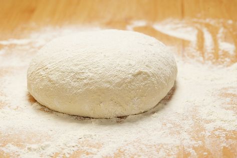 Pizza dough - this recipe is wonderful! Friendship Bread Starter, Amish Friendship Bread, Friendship Bread, Bread Starter, Homemade Pizza Dough, How To Make Pizza, Pizza Recipes Dough, Pizza Bread, Household Tips