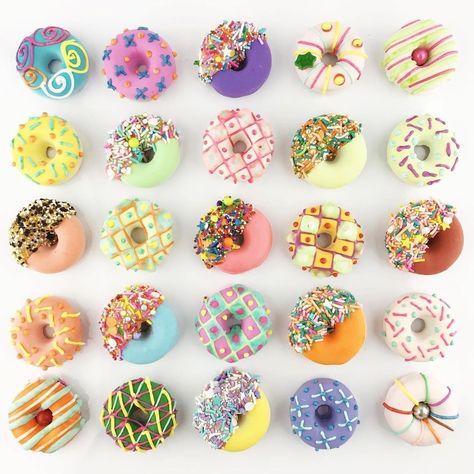 Donut Fillings, Sweets Platter, Doughnuts Photography, Donat Glaze, Kids Party Desserts, Donuts Ideas, Rose Cake Pops, National Doughnut Day, Donut Decorating Ideas