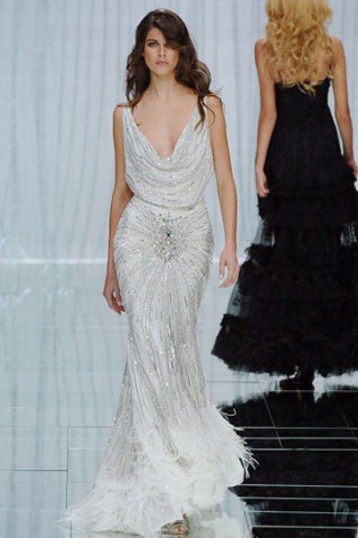 Elie Saab Spring 2006 Ready-to-Wear Collection Photos - Vogue Elie Saab 2006, Elie Saab Bridal, White Evening Gowns, Elie Saab Spring, Column Dress, Gorgeous Gowns, Bridal Couture, Up Girl, Elie Saab