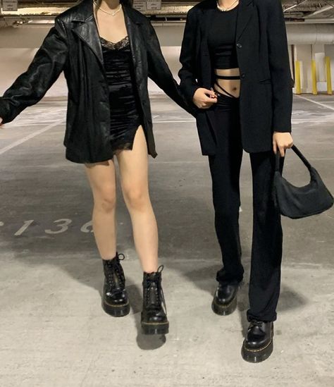 Matching Couple Outfits Alternative, Black Outfit Couple Aesthetic, Matching Outfits For Couples Grunge, Za Aesthetic, Wlw Matching Outfits, Black Aesthetic Outfits, Acubi Fashion Couple, Sarah Schauer, Korean Outfits Leather Jacket