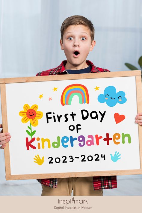 This is an INSTANT DOWNLOAD digital item. Colorful School Sign -'My FIRST DAY IN KINDERGARTEN' 2023-2024 This stylish and contemporary sign provides the ideal tool to immortalize your child's first day of school as a timeless memory. Welcome Back To Kindergarten, Welcome To Kindergarten, Back To School Sign, First Day Of Kindergarten, First Day Of School Sign, Kindergarten First Day, Nursery School, School Signs, Kids Activity