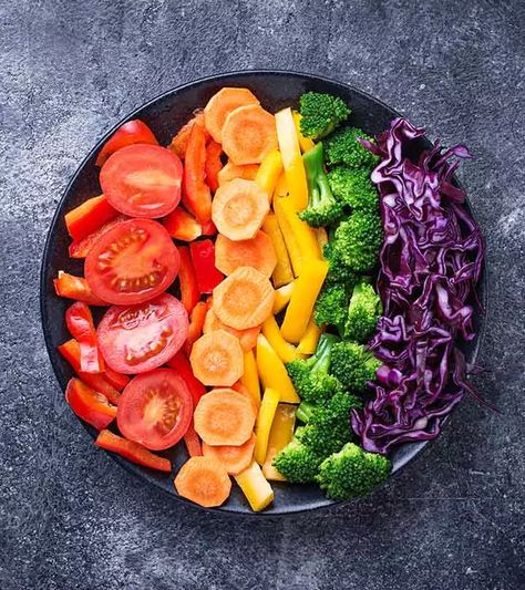 Rainbow Diet, Green Fruits And Vegetables, Bag Of Chips, Grilled Fruit, Grocery Shopping Bags, Rainbow Food, Healthy Meals To Cook, Eat The Rainbow, Raw Vegetables