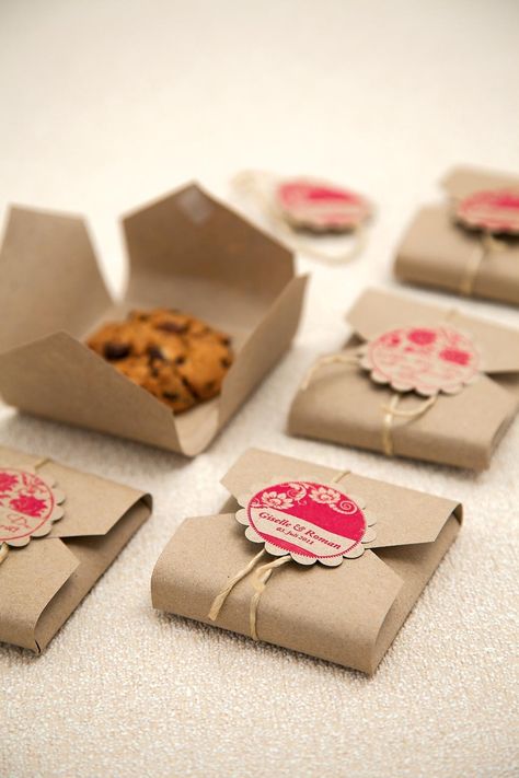 30 Fantastic Examples of Cookie Packaging Design | Inspirationfeed Biscuit Packaging, Biscuits Packaging, Săpunuri Handmade, Baking Packaging, Dessert Packaging, Packaging Diy, Packaging Ideas Business, Bakery Packaging, Cake Packaging