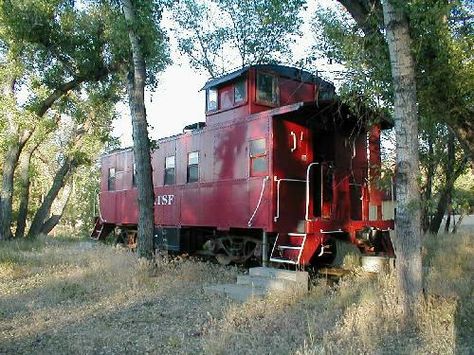 all types of train cars for sale and people are making homes out of them Unique Tiny Home, Tiny House Blog, Train Cars, Unusual Homes, Tiny Spaces, Home Design Ideas, Cabins And Cottages, Train Car, Tiny House Living