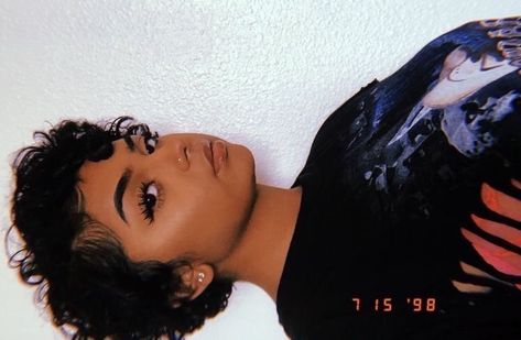 Short Curly Bob Black Women, Pixie Cut On Round Face, Fluffy Pixie Cut Black Women, Cut Life, Short Natural Hair Styles, Baddie Hairstyles, Short Curly Hair, Grunge Hair, Aesthetic Hair