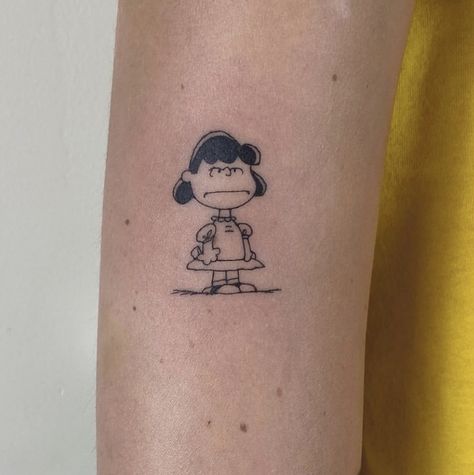 Peanuts Tattoo Ideas, Peanuts Tattoo, Snoopy Tattoo Ideas, Tattoos Simplistic, Tattoo Therapy, Snoopy Tattoo, Browning Tattoo, On Tattoo, Baby Snoopy