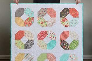 Charming Lucy Quilt Pattern Charm Pack Quilt Patterns, Charm Square Quilt, Charity Quilts, Charm Pack Quilt, Charm Pack Quilts, Quilt Modernen, Charm Quilt, Handmade Baby Quilts, Baby Quilt Patterns