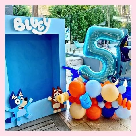 Bluey Birthday Photo Booth, Bluey Photo Booth, Bluey Table Centerpieces, Bluey And Bingo Birthday Party, Bluey Backdrop For Boy, Bluey Halloween Party, Bluey Centerpiece Ideas, Bluey Diy Party, Bluey Bingo Birthday Party