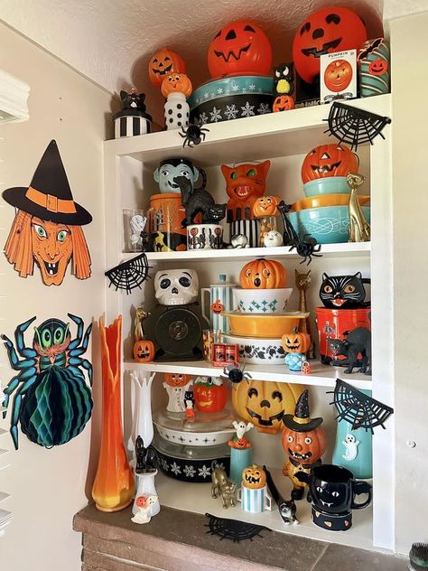 Kitsch Halloween, Kitsch Decor, Halloween Kitchen, Vintage Kitsch, Halloween Displays, Kitsch, Vintage Halloween, This Is Us, Kittens