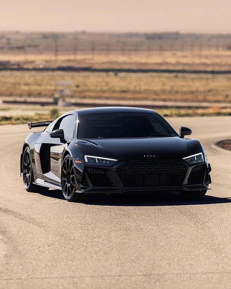 Audi R8 V10 😍 #IdreamCar #Audi #audia3 #audir8 #audisportquattro #AudiR8GT Audi R8 Gt, R8 Gt, Car Dream, R8 V10, Audi R8 V10, Car Backgrounds, Audi Sport, Audi Cars, Performance Cars