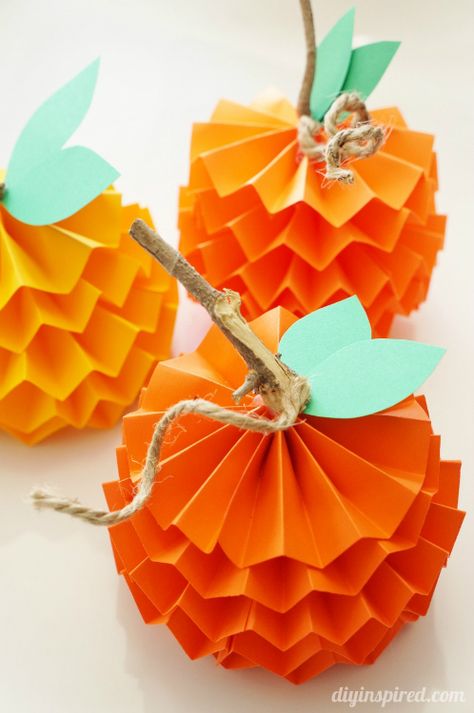 How to Make Paper Pumpkins for Fall - cute craft for table top and mantel decorating. Fun Thanksgiving Crafts, Dekorasi Halloween, Easy Thanksgiving Crafts, Paper Pumpkins, Thanksgiving 2020, Easy Fall Crafts, Thanksgiving Crafts For Kids, Easy Halloween Crafts, Diy And Crafts Sewing