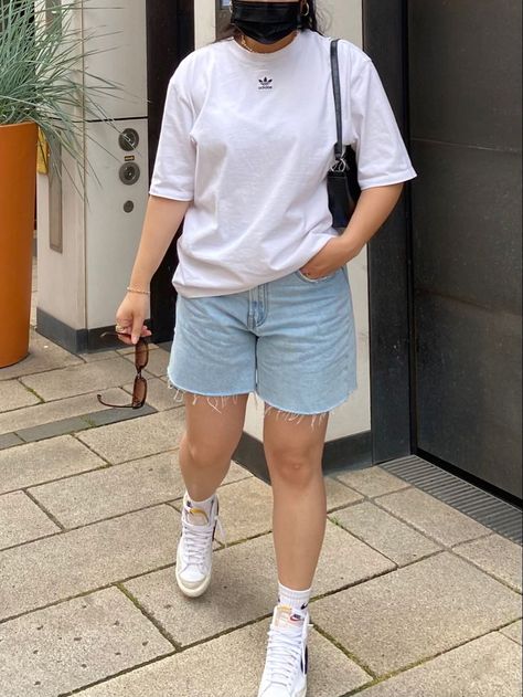 Midsize Outfits Tomboy, Short Chubby Girl Outfits, Chubby Style Summer, Denim Shorts Outfit Summer Casual, Midsize Outfits Casual, Summer Outfits Denim Shorts, Chubby Girl Fashion, All Aesthetics, Fall Outfits 2023