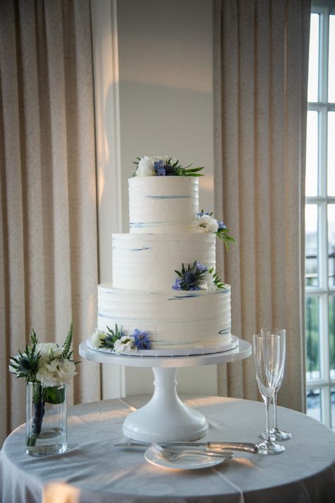 White wedding cakes from 2017 weddings in the Washington DC area Hotel Wedding Ceremony, White Buttercream, Floral Wedding Cakes, Buttercream Wedding Cake, Romantic Wedding Cake, Chocolate Wedding Cake, Wedding Cakes Blue, Fall Wedding Cakes, White Wedding Cakes