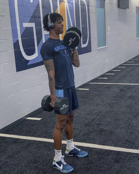 Memphis vibes 🐻 🎶 weight room vibes 🏋🏽‍♂️ #JaMorant #MemphisGrizzlies Nba Ja Morant, Outfit Basketball, Ja Morant Style, Effective Workout Plan, Weight Training Programs, Weight Room, Room Vibes, Lakers Kobe Bryant, Basketball Workouts