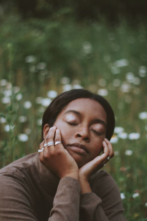 Nature People Photography, Artsy Headshots Women, Earthy Portraits Photography, Branding Headshots Outdoors, Vulnerable Poses, Peaceful Photoshoot, Nature Headshots, Woman Nature Photoshoot, Capricorn Photoshoot