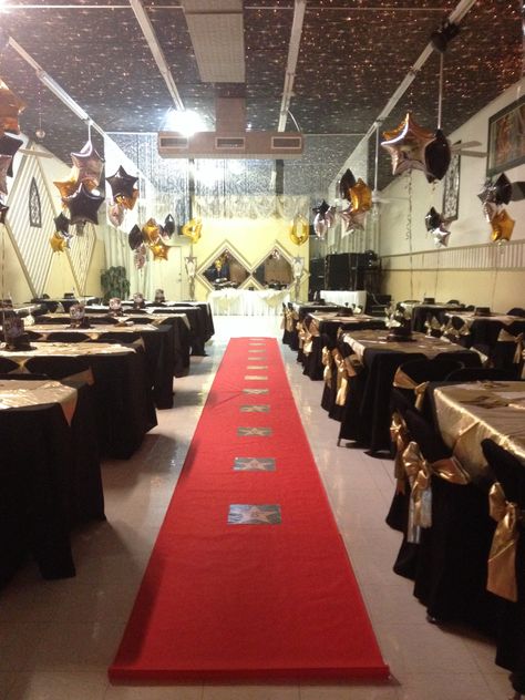 One of our event with a Grammys theme Night At The Grammys Party, Grammy Themed Party, Grammys Party Ideas, Prek Prom, Semi Formal Themes, Prom Theme Decorations, Old Hollywood Prom, End Of The Year Celebration, Prek Graduation