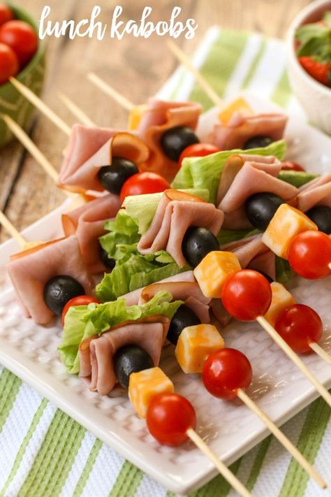 Lunch Kabobs - the perfect lunchtime meal filled with meat and veggies! They're also perfect for parties and barbecues! { lilluna.com } Food On Skewers, Lunch Kabobs, Lunchtime Meals, Meat And Veggies, Cooking Lunch, Kabob Recipes, Lunch Recipe, Food Appetizers, Lunch Food