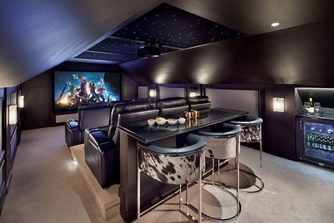 Media Room Ideas Theatres, Sala Cinema, Basement Home Theater, Home Theater Room Design, Theater Rooms, Theater Room Design, Game Place, Golf Simulator, Home Cinema Room