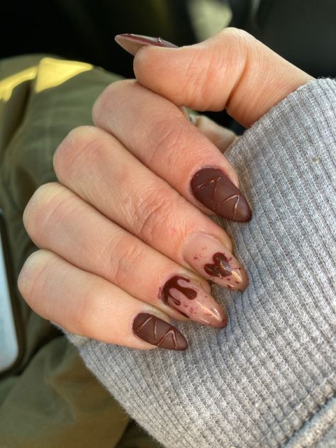 Chocolate Inspired Nails, Chocolate Nail Ideas, Chocolate Christmas Nails, Christmas Nails Brown, Coffee Nails Designs, Chocolate Nails Design, Chocolate Nail Art, Hot Chocolate Nails, Nail Design Brown