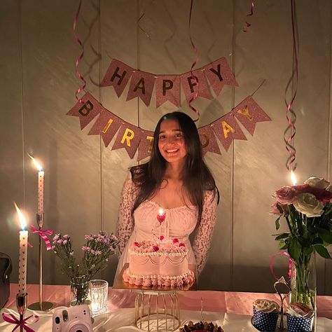 19!! Birthday Pics Ideas, Nineteenth Birthday, Bridal Boutique Interior, 19 Birthday, Bday Stuff, 25 Birthday, Person Photography, Birthday Vibes, Birthday Goals