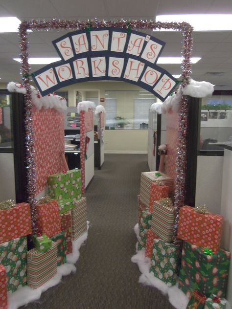 Christmas decorations can boost morale at the office. Leland Management embraces the season and encourages the holiday spirit. Office Xmas Decorations, Christmas Cubicle Decorations, Decorated Doors, Diy Christmas Door Decorations, Diy Christmas Door, Office Christmas Party, Office Decorating, Cozy Spaces, Office Cubicle