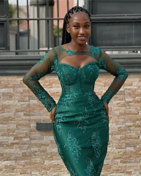 Lace Short Gown Styles, Happiness Hormones, Green Ankara, Ankara Styles For Ladies, Lace Styles For Wedding, Small Goals, Aso Ebi Lace Styles, Lace Dress Classy, Dinner Gowns