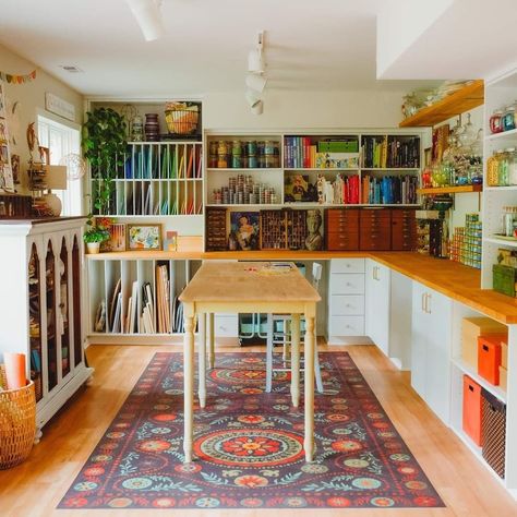 Art Room Ideas, Home Art Studios, Instagram Mosaic, Rangement Art, Creative Studio Space, Art Studio Storage, Art Studio Space, Studio Spaces, Art Studio Organization